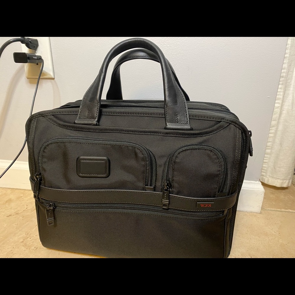 Tumi expandable computer brief